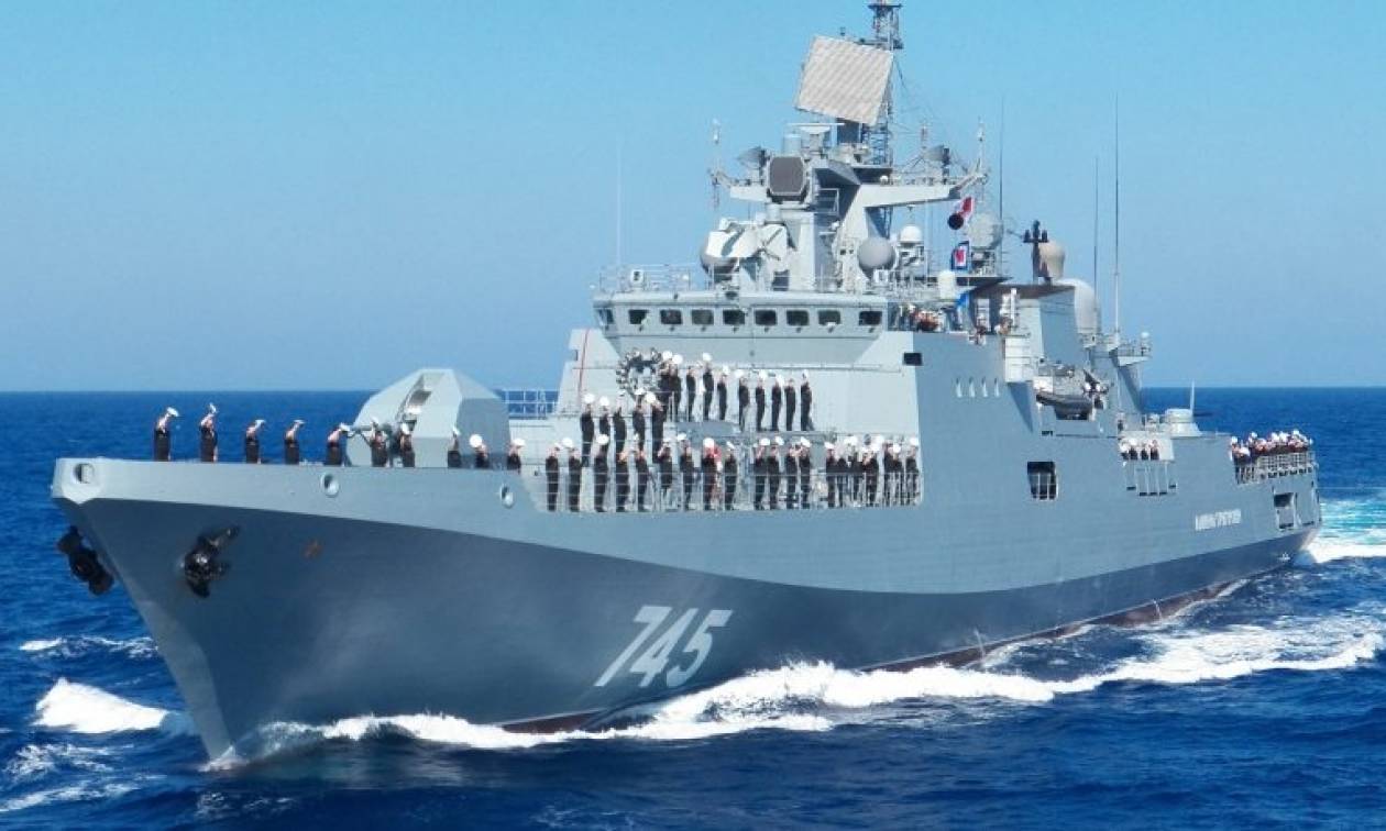 Λεπτές ισορροπίες! Ρωσικό πολεμικό πλοίο πλησιάζει τα αμερικανικά στην Ανατολική Μεσόγειο