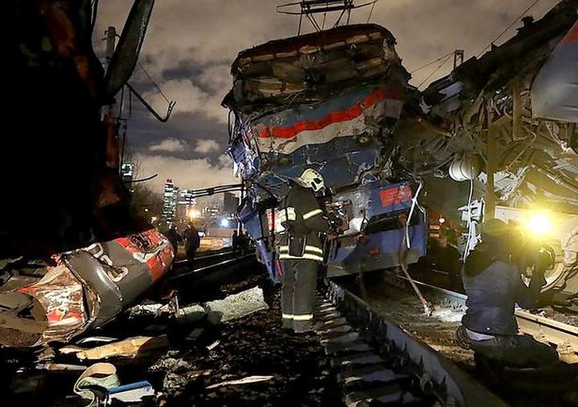 Πανικός στη Μόσχα από σύγκρουση τρένων - Δεκάδες τραυματίες (pics+vids)