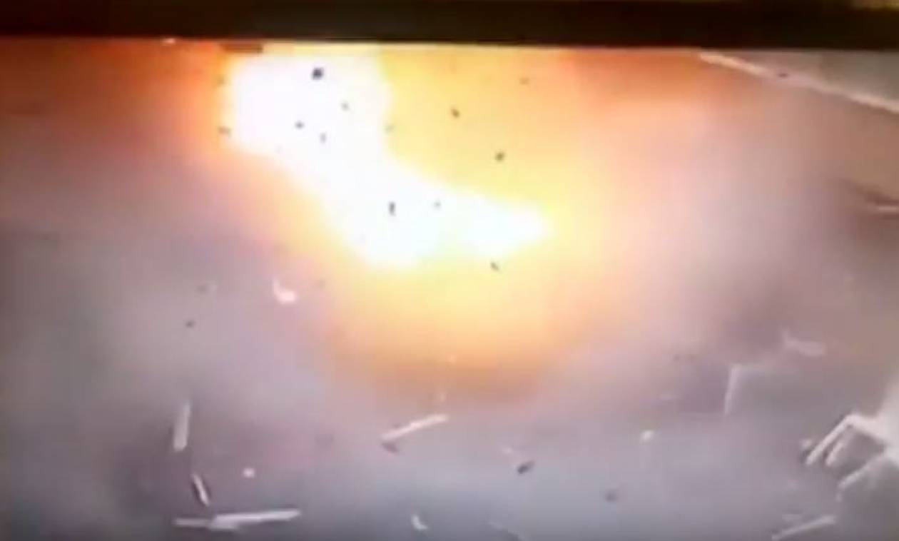 Μακελειό Αίγυπτος: Καρέ-καρέ η συγκλονιστική στιγμή της έκρηξης στην Αλεξάνδρεια (ΣΚΛΗΡΕΣ ΕΙΚΟΝΕΣ)