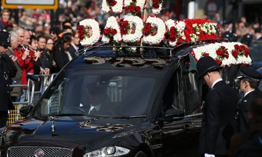 Με τιμές ήρωα κηδεύτηκε ο φρουρός που δολοφονήθηκε από τον μακελάρη του Λονδίνου (video+pics)