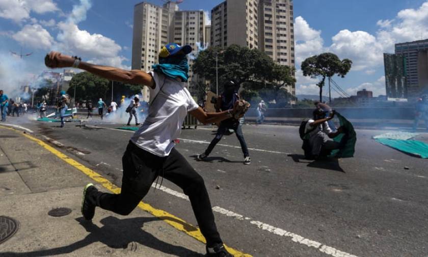Κόλαση στη Βενεζουέλα: Ένα παιδί μεταξύ των νεκρών σε διαδηλώσεις εναντίον του προέδρου Μαδούρο