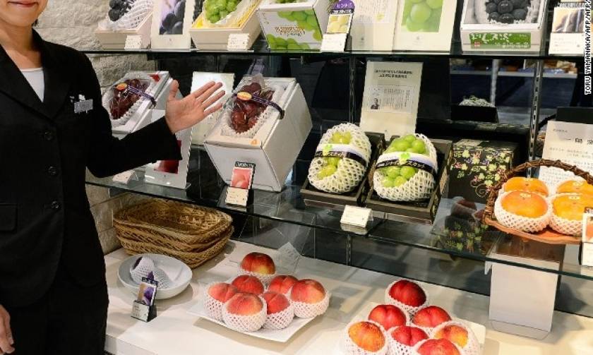 Απίστευτο: Πεπόνι κοστίζει 26.000 ευρώ και μια φράουλα 4.000 ευρώ! Δείτε πού