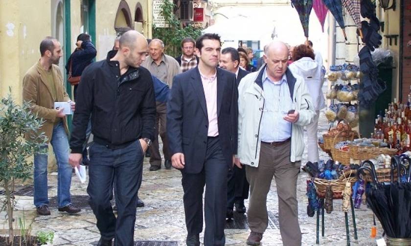 Γιούχαραν τον Τσίπρα στην Κέρκυρα: «Να πάτε πάλι στο 3%» (vid)