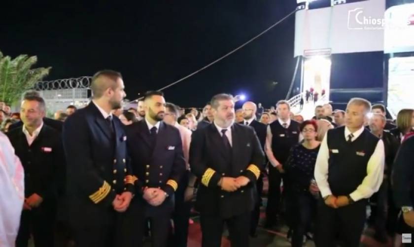 Πάσχα 2017 - Χίος: Ο καπετάνιος που συγκίνησε πλήρωμα και επιβάτες (vids)