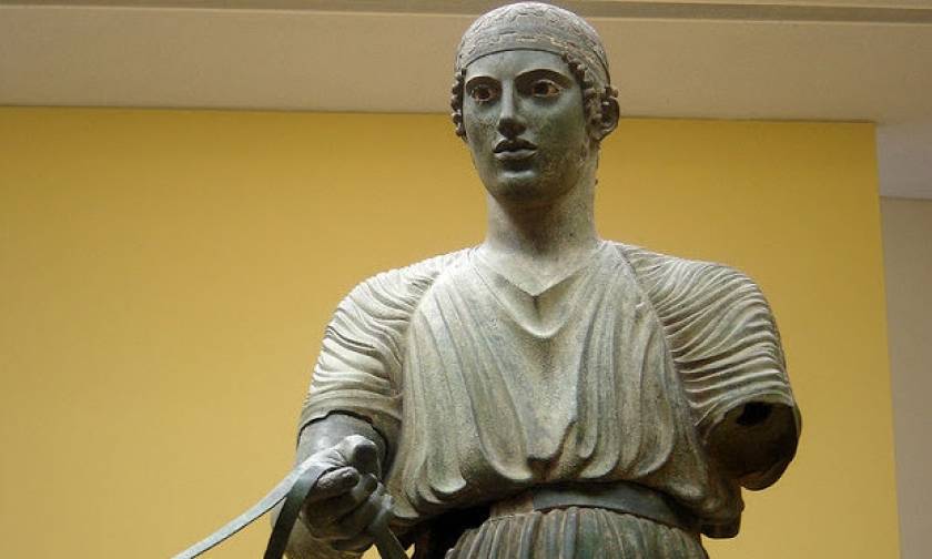 Σαν σήμερα το 1896 ανακαλύφθηκε το άγαλμα του Ηνίοχου