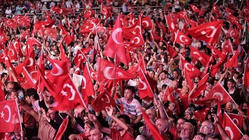 Δημοψήφισμα Τουρκία Live: Διχασμένος ο τουρκικός λαός – Θα γίνει «σουλτάνος» ο Ερντογάν;