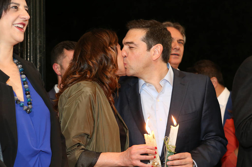 Πάσχα 2017: Το φιλί του πρωθυπουργού στη σύζυγό του έκλεψε τα βλέμματα (pics&vid))