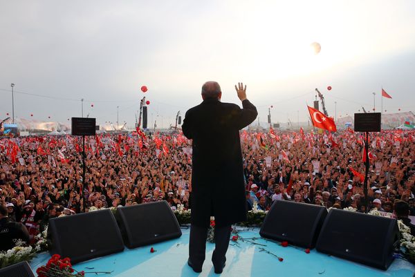 104399797 Erdogan referendum .1910x1000