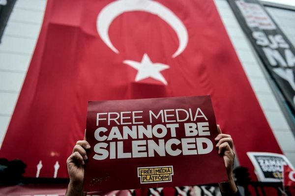 Turkey free press protest 900 810x539