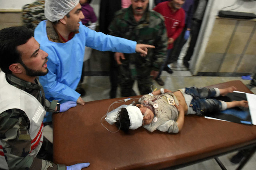 Εκατόμβη αμάχων στη Συρία: Σοκάρουν οι εικόνες των νεκρών παιδιών (videos+pics)