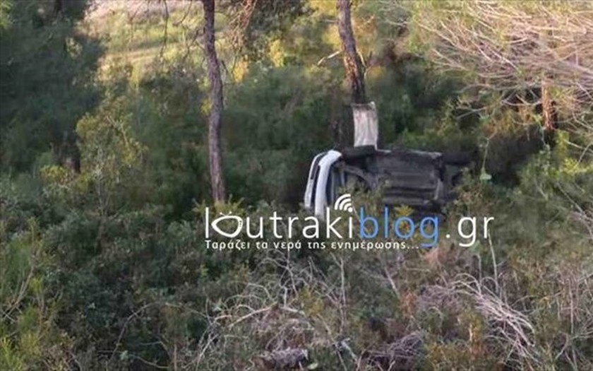 Λουτράκι: Αυτοκίνητο έπεσε σε γκρεμό - Τρεις τραυματίες 