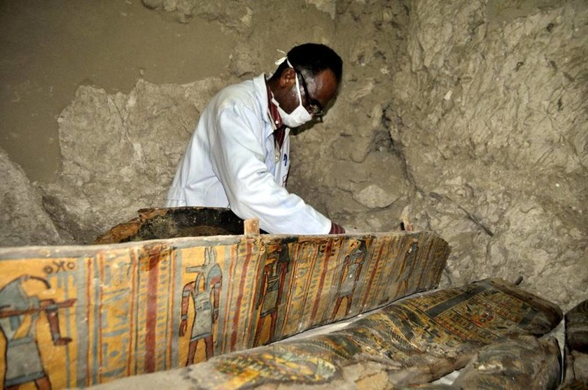 Απίστευτη ανακάλυψη στην Αίγυπτο - Στο «φως» έξι μούμιες 