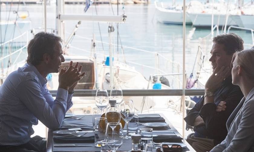 Γεύμα Μητσοτάκη με τον αντιπρόεδρο της Κομισιόν - Τι συζήτησαν