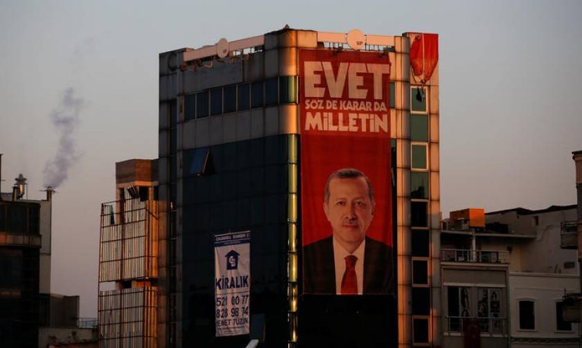 Σε τρίμηνη κατάσταση εκτάκτου ανάγκης παραμένει η Τουρκία