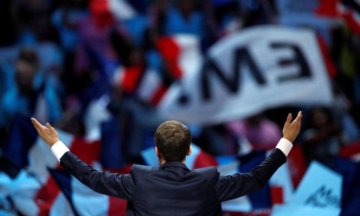 Προεδρικές εκλογές Γαλλία: «Καλπάζει» o Μελανσόν - Πτώση για Μακρόν και Λεπέν