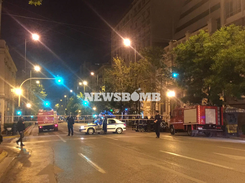 ΤΩΡΑ: Έκρηξη έξω από κατάστημα τράπεζας στο κέντρο της Αθήνας
