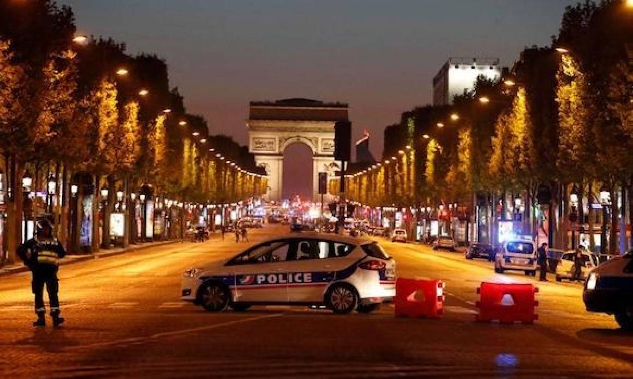 Επίθεση Παρίσι: Αναγνωρίστηκε ο δράστης - Εξακριβώνεται εάν είχε συνεργούς