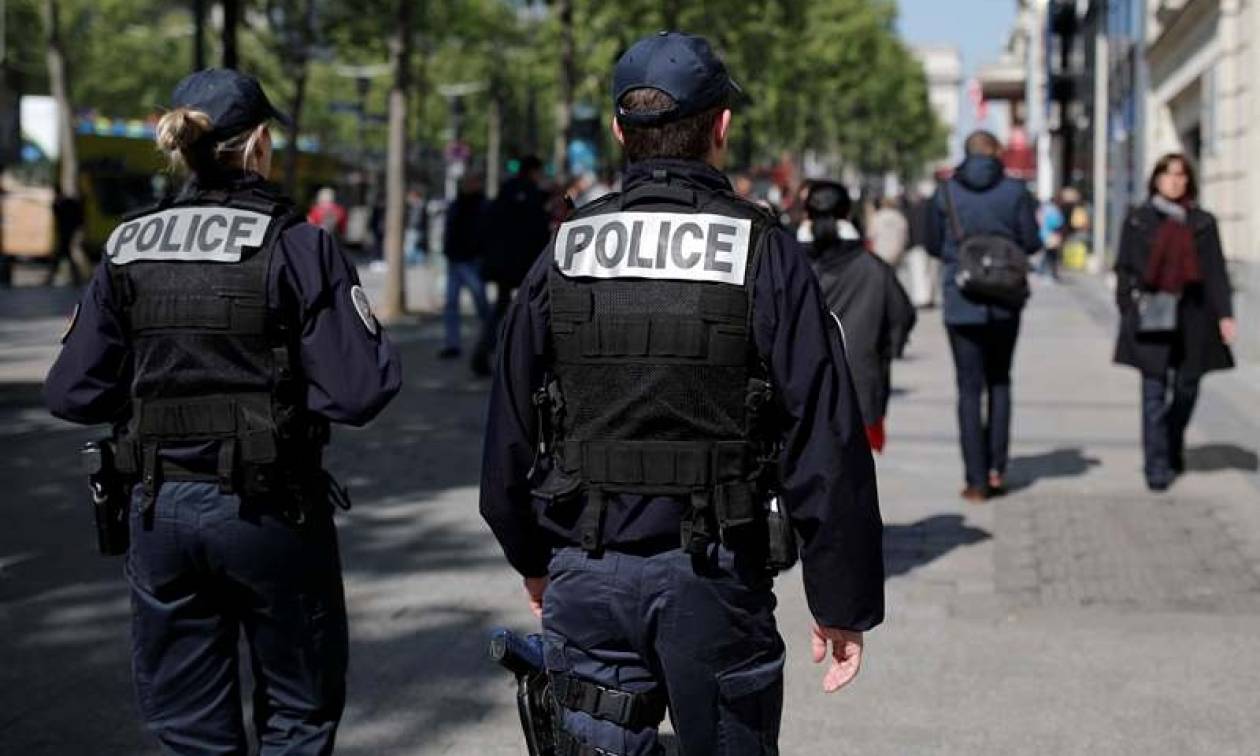 Ο αστυνομικός που σκοτώθηκε στο Παρίσι είχε βοηθήσει τους πρόσφυγες στην Ελλάδα (pic)