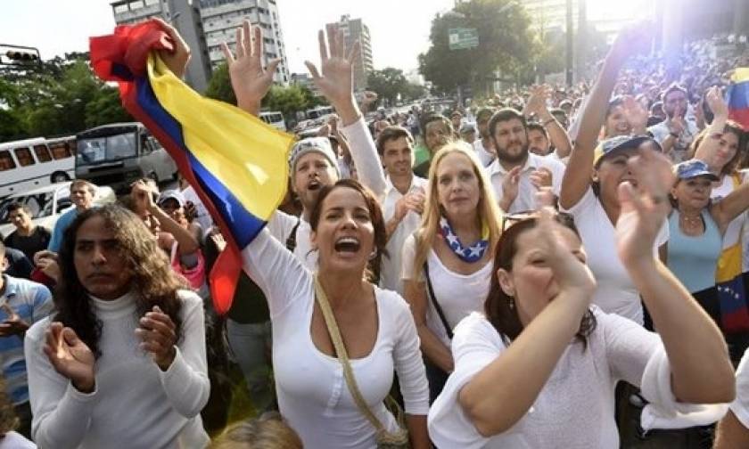 Βενεζουέλα: Εκατοντάδες πολίτες σε σιωπηλές διαδηλώσεις
