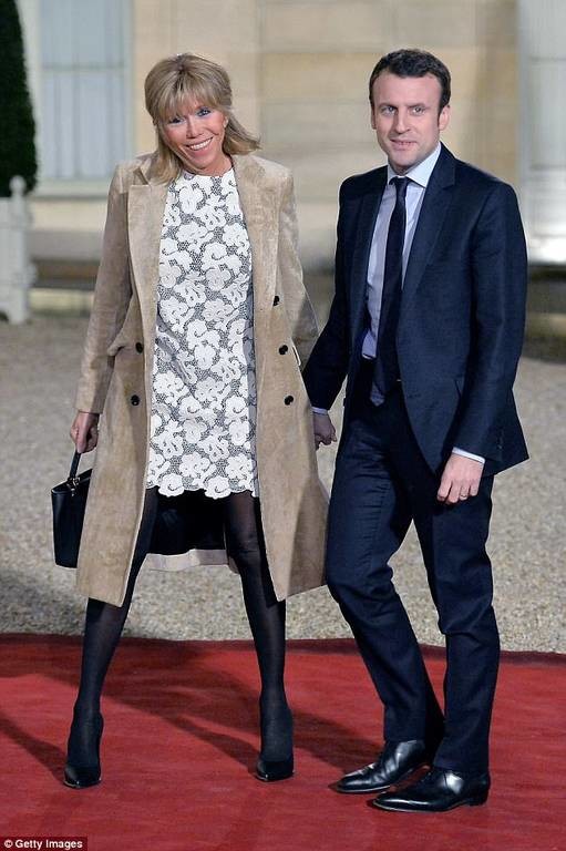 Εμάνουελ Μακρόν: Εκείνος 39 ετών, εκείνη 64: Το παράξενο ζευγάρι που θα κυβερνήσει τη Γαλλία  