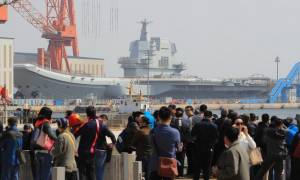 Κίνα: Ολοκληρώθηκε η καθέλκυση του δεύτερου αεροπλανοφόρου (video)