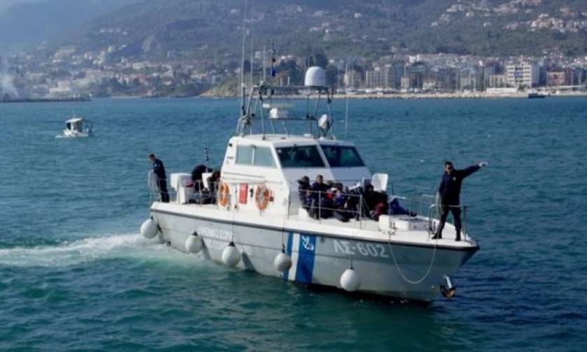 Μύκονος: Σύλληψη 15 προσφύγων - Σκάφος τους μετέφερε στην περιοχή Μερχιά