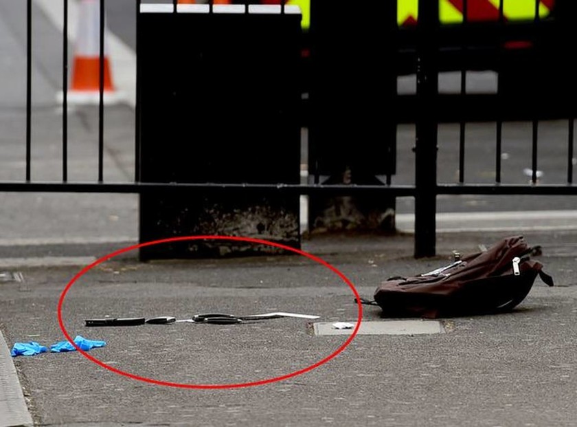 Λονδίνο: Αυτός είναι ο άνδρας που συνελήφθη οπλισμένος με μαχαίρια  - Τρομοκρατία «βλέπουν» οι Αρχές