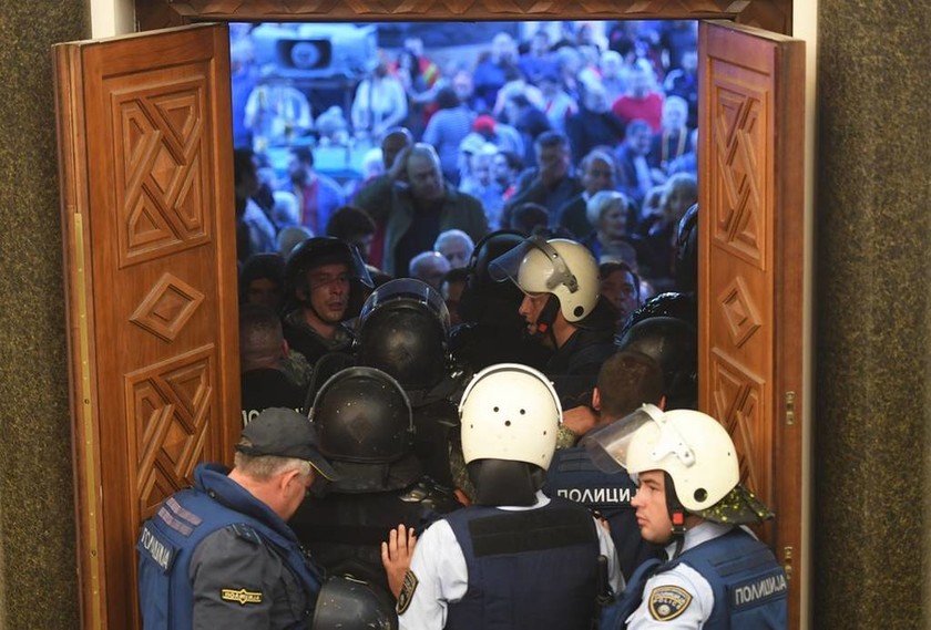 Τα Βαλκάνια «φλέγονται»: Αλβανικό «πραξικόπημα» στα Σκόπια – Κατέρρευσε η κυβέρνηση στην Κροατία