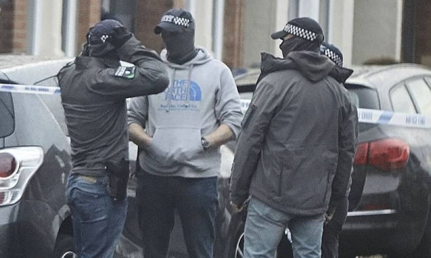 Συναγερμός στη Βρετανία: Έφοδος της αντιτρομοκρατικής με συλλήψεις και τραυματίες στο Λονδίνο (Vid)