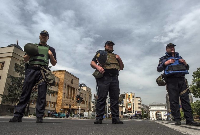 Στρατιωτικοποιημένη ζώνη τα Σκόπια – Φόβοι για νέα επεισόδια το απόγευμα