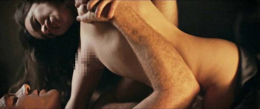 Σάλος με το ακατάλληλο βίντεο της «Καλίσι» από το Game of Thrones: Κάνει «άγριο» σεξ ως νοσοκόμα 