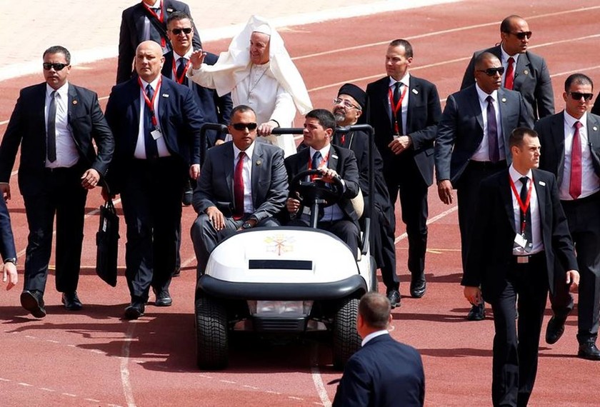 Στην Αίγυπτο ο πάπας Φραγκίσκος υπό δρακόντεια μέτρα ασφαλείας (pics+vid)