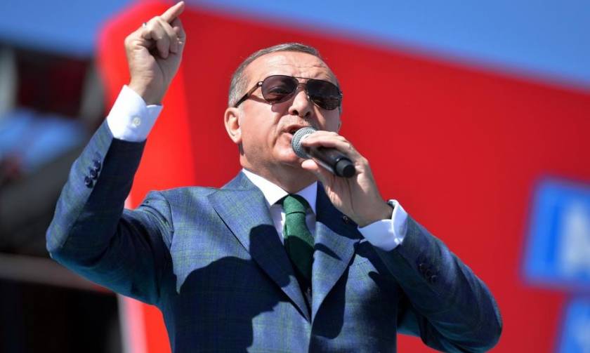 Τουρκία: Ο Ερντογάν «καθαρίζει» 3.974 δημόσιους λειτουργούς