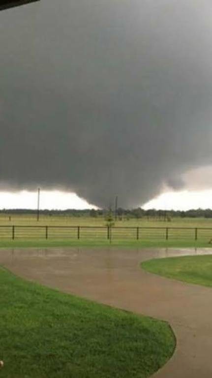 Βίντεο σοκ: Φονικοί κυκλώνες σαρώνουν το Τέξας (vids+pics)