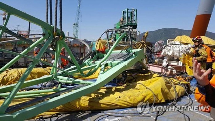 Τραγωδία στη Νότια Κορέα: Γερανός σε ναυπηγείο καταπλάκωσε δεκάδες εργάτες