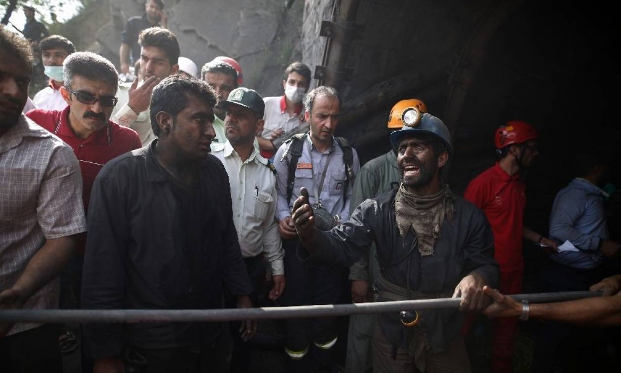 Συγκλονιστικές εικόνες στο Ιράν: 35 νεκροί και δεκάδες τραυματίες από έκρηξη σε ορυχείο (Vid)