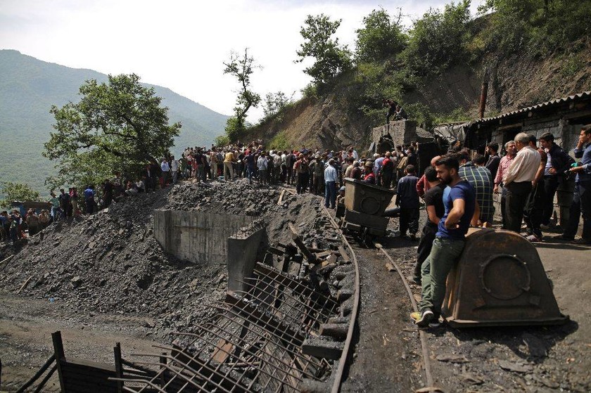 Τραγωδία στο Ιράν: 35 νεκροί ανθρακωρύχοι και δεκάδες τραυματίες από έκρηξη σε ορυχείο