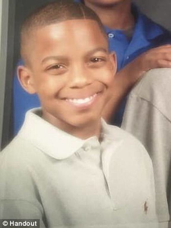 Σοκ στις ΗΠΑ: Αστυνομικός κατηγορείται για το θάνατο 15χρονου αφροαμερικανού (pics+vid)