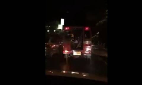 Ακατάλληλο βίντεο: Έκαναν σεξ σε ταξί εν κινήσει και άνοιξαν και την πόρτα για να τους δουν όλοι!