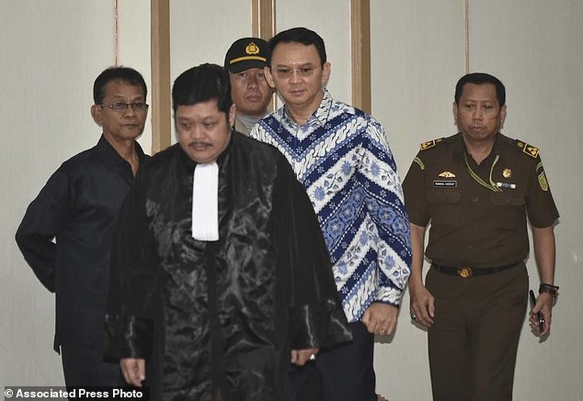 Σάλος στην Ινδονησία: Στη φυλακή ο χριστιανός κυβερνήτης της Τζακάρτα για βλασφημία κατά του Ισλάμ 