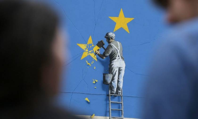 O ανατρεπτικός Banksy «ξαναχτύπησε» και στέλνει καυστικό μήνυμα για το Brexit (Pics)