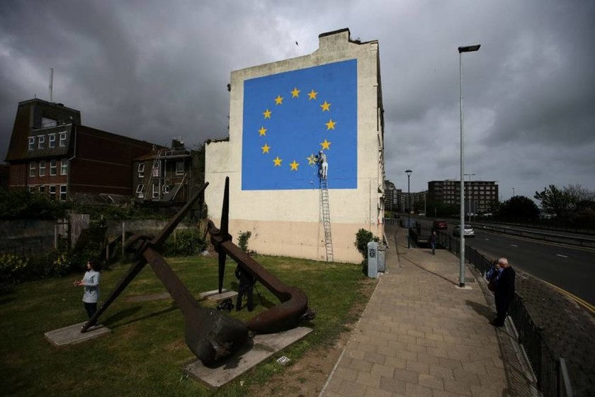 O ανατρεπτικός Banksy «ξαναχτύπησε» και στέλνει καυστικό μήνυμα για το Brexit
