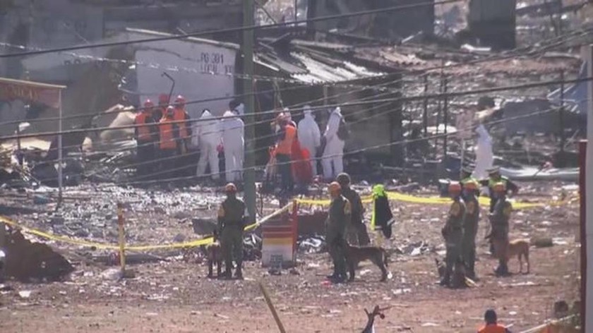 Έκρηξη σε αποθήκη βεγγαλικών - Τουλάχιστον 14 νεκροί (pics)