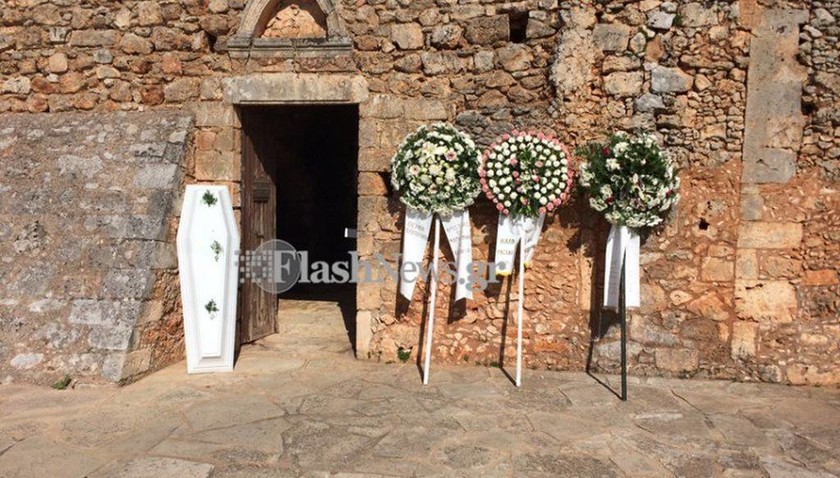 Χανιά: Θρήνος στην κηδεία Μαίρης Τσώνη (pics)
