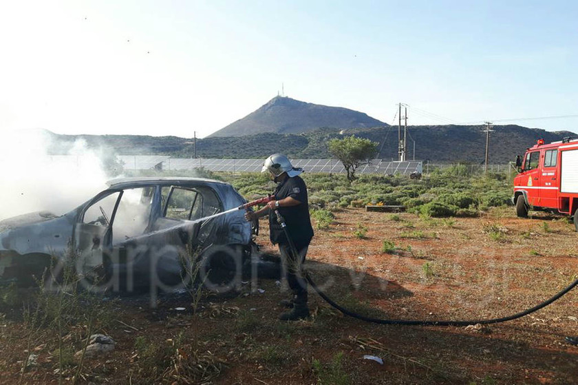 Χανιά: Έβαλε φωτιά στο αμάξι, για να μην του το πάρει η πρώην γυναίκα του! (pics)