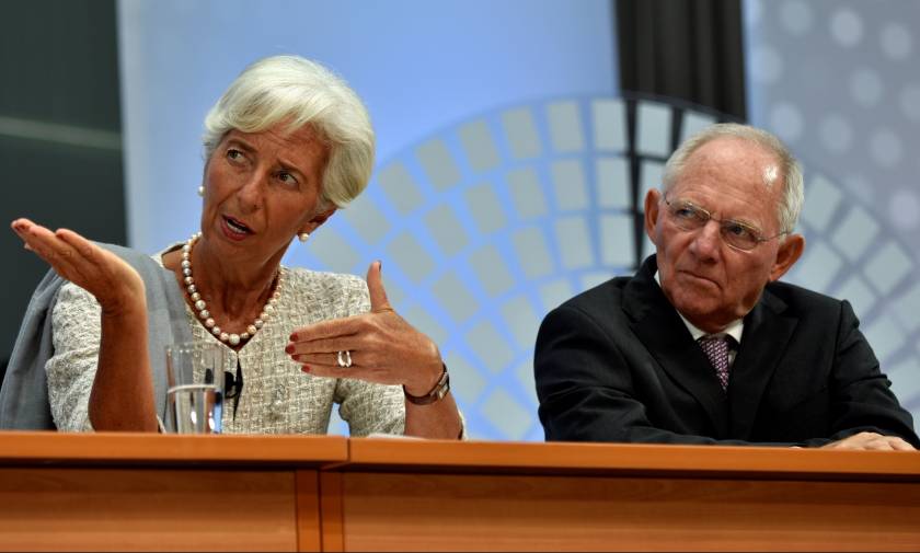 Το ΔΝΤ βάζει το «μαχαίρι στο λαιμό» του Σόιμπλε: Λύση για το ελληνικό χρέος «εδώ και τώρα»