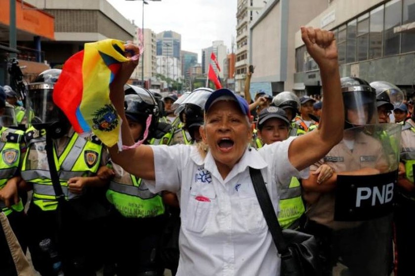 Βενεζουέλα: Επεισόδια στο Καράκας κατά του προέδρου Μαδούρο (pics)
