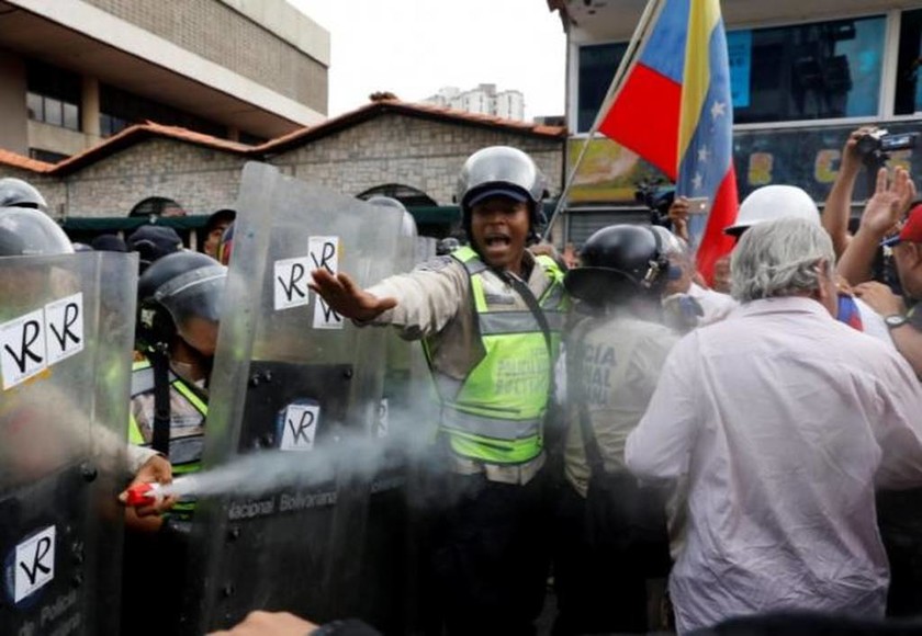 Βενεζουέλα: Επεισόδια στο Καράκας κατά του προέδρου Μαδούρο (pics)