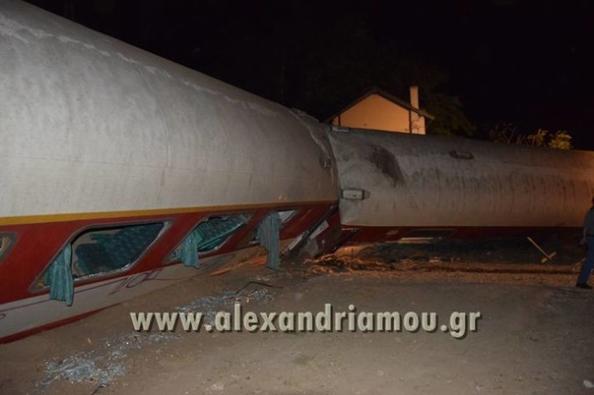 Εκτροχιασμός τρένου στη Θεσσαλονίκη: Οι πρώτες εικόνες από το σημείο του ατυχήματος (pics&vid)