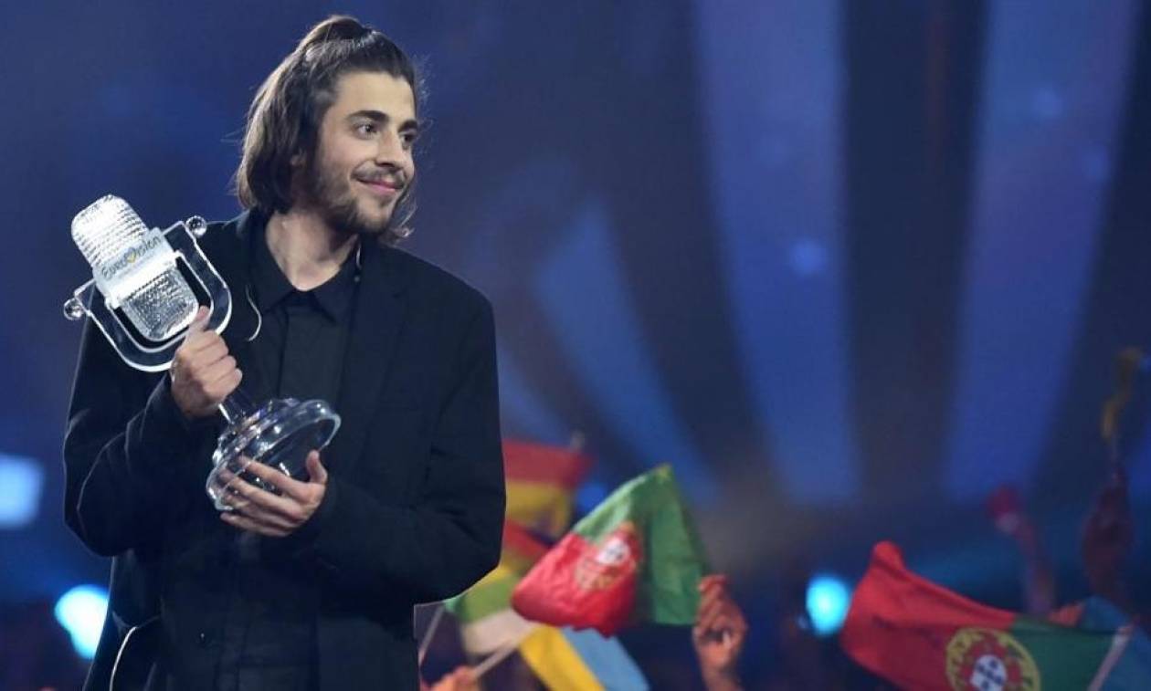 Eurovision 2017: Ποιος είναι ο τραγουδιστής της Πορτογαλίας που μάγεψε το κοινό! (vid)